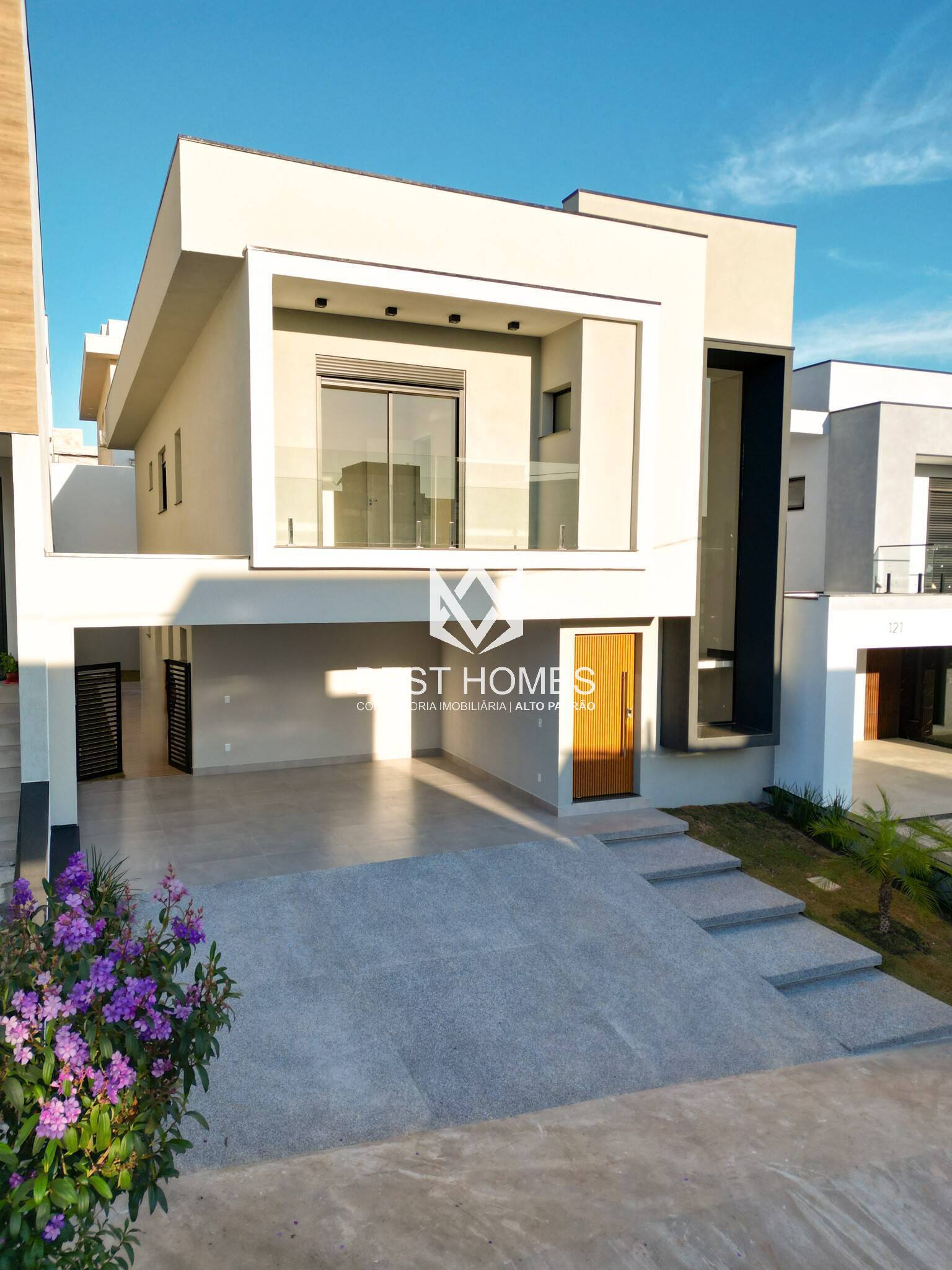 Casa à venda com 3 quartos, 250m² - Foto 1