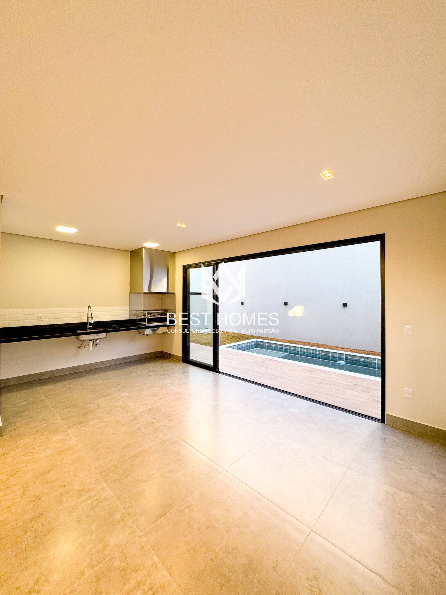 Casa à venda com 3 quartos, 250m² - Foto 15